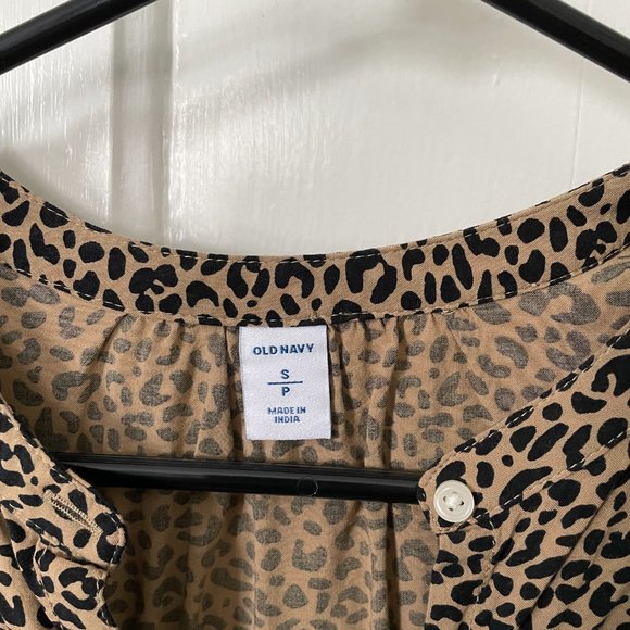 Old Navy - Leopard Button-up Shirt - Picture 3 of 3